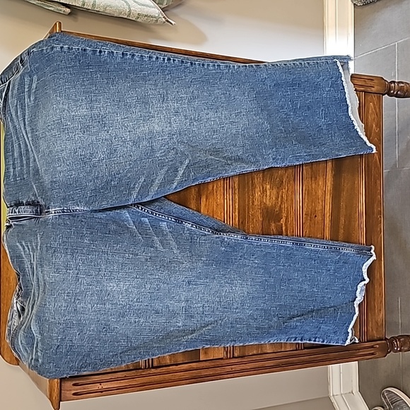 NWOT Candace Cameron Bure 30W Ladies Plus Cropped Jean Raw Tulip Hem - Picture 6 of 7